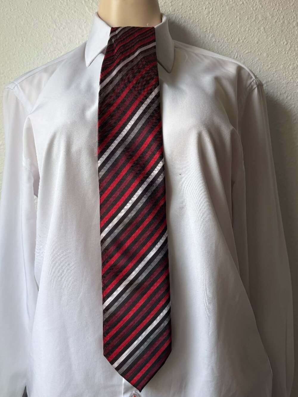 Bergamo New York Mens Red Black Silver Chevron Diagonal Striped Necktie 3.25 In